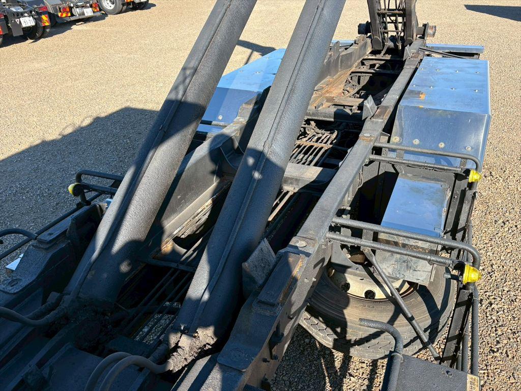 いすゞ ギガ 2KG-CYZ77C(6x4)の写真14