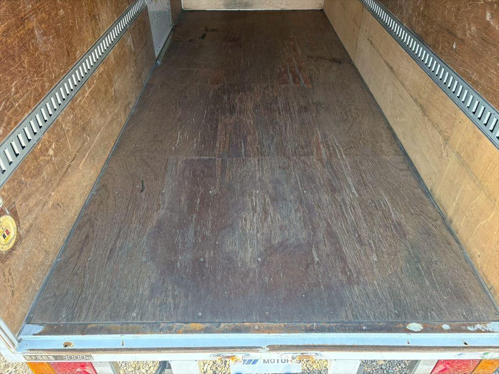 いすゞ エルフ TPG-NMR85AN(2WD)の写真8