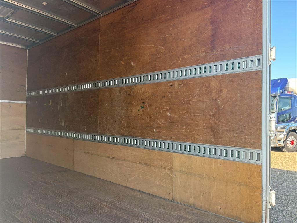 いすゞ エルフ TPG-NMR85AN(2WD)の写真10