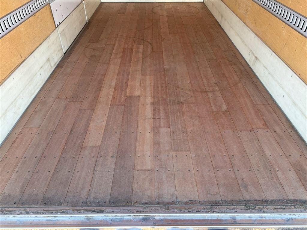 いすゞ エルフ 2RG-NPR88YN(2WD)の写真8