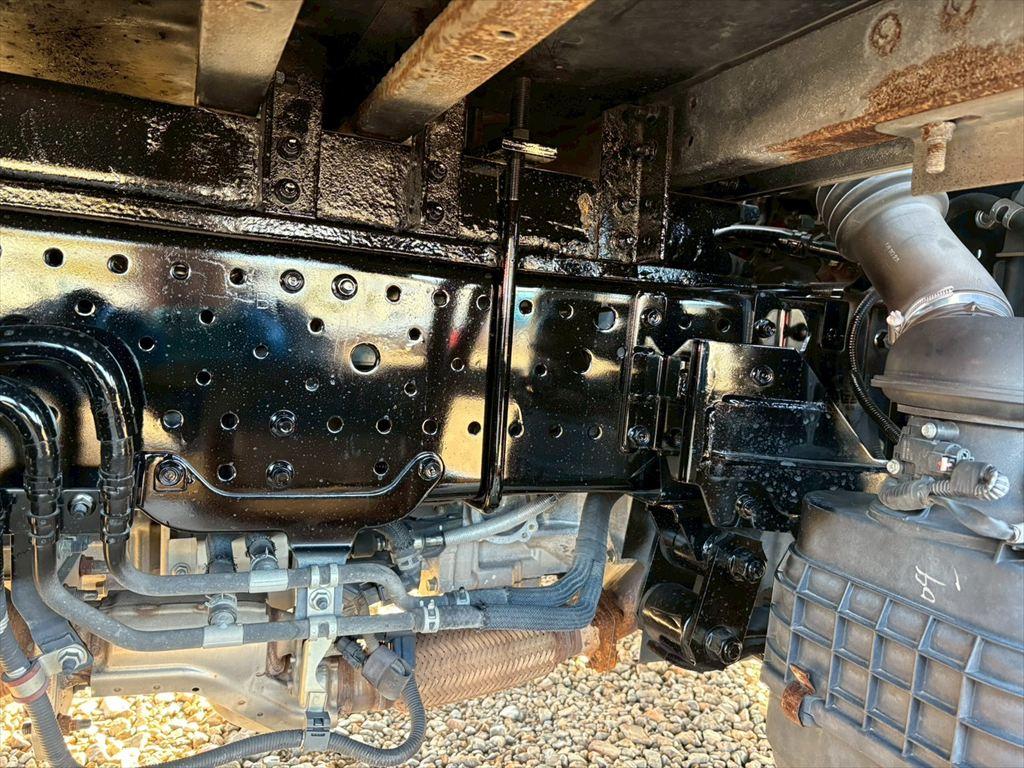 いすゞ エルフ 2RG-NPR88YN(2WD)の写真17