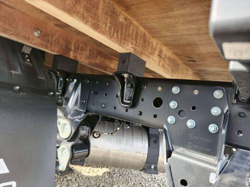 三菱 キャンター 2TG-FBA00(2WD)の写真14