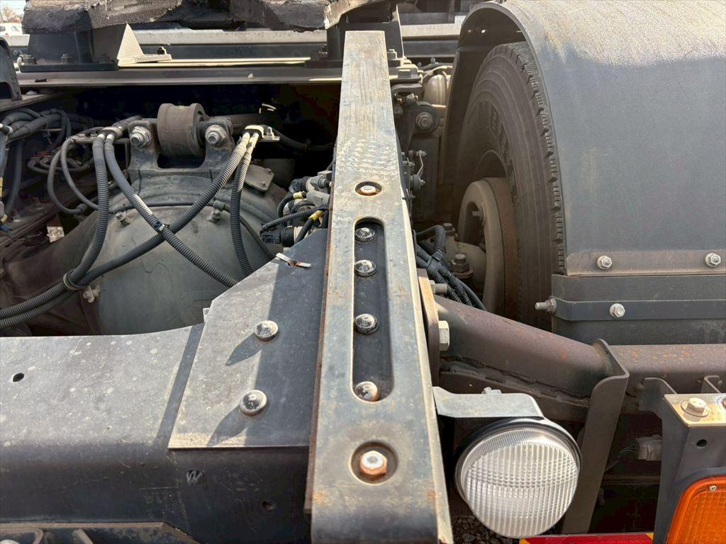 いすゞ ギガ QKG-EXD52BD(2WD)の写真12