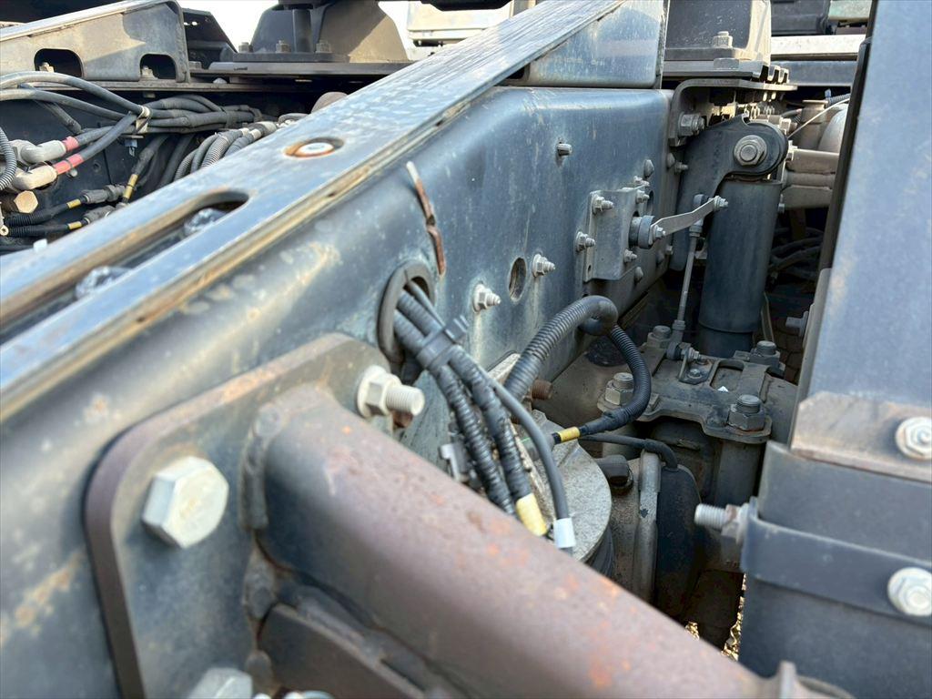 いすゞ ギガ QKG-EXD52BD(2WD)の写真16