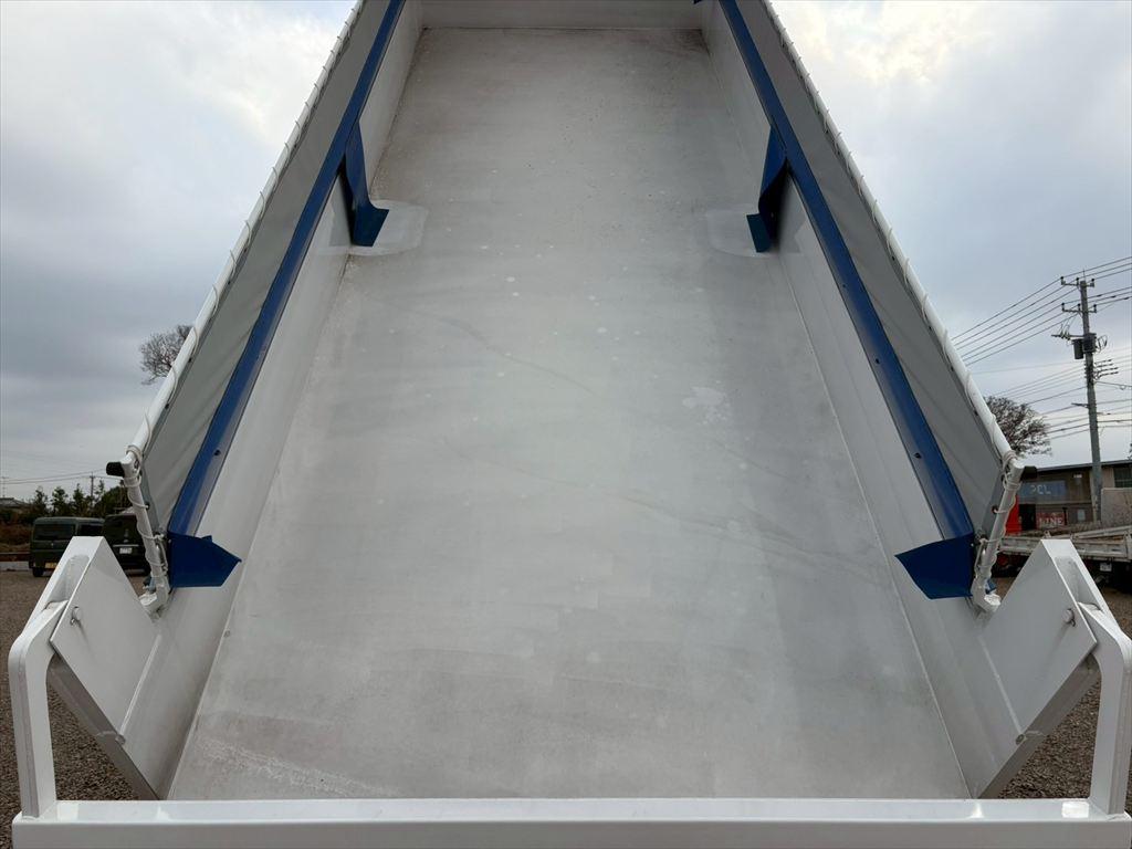 日野 プロフィア 2DG-FS1AJE(6x4)の写真8