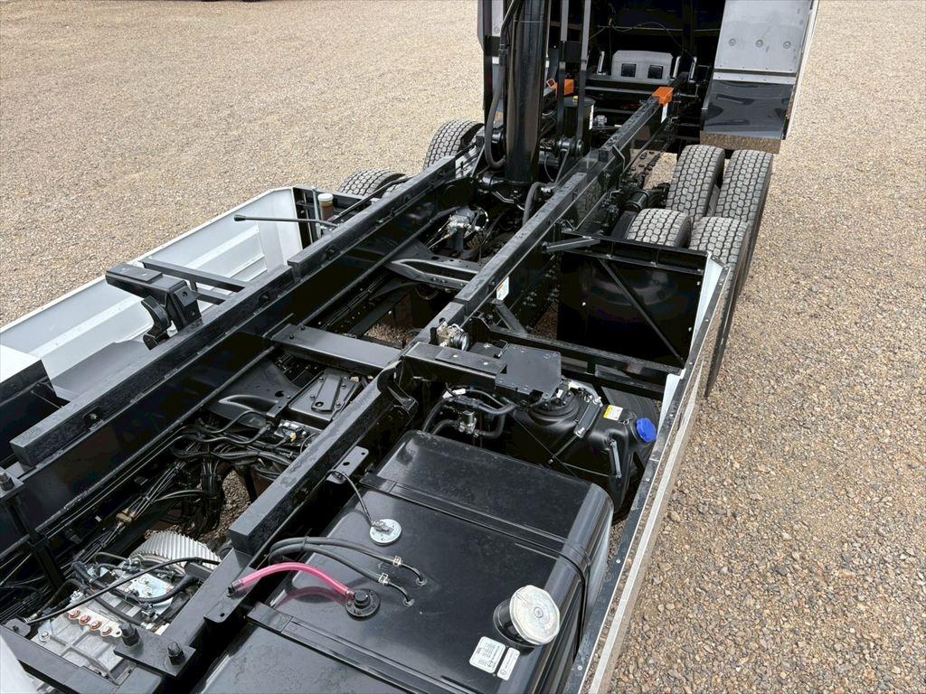 日野 プロフィア 2DG-FS1AJE(6x4)の写真14