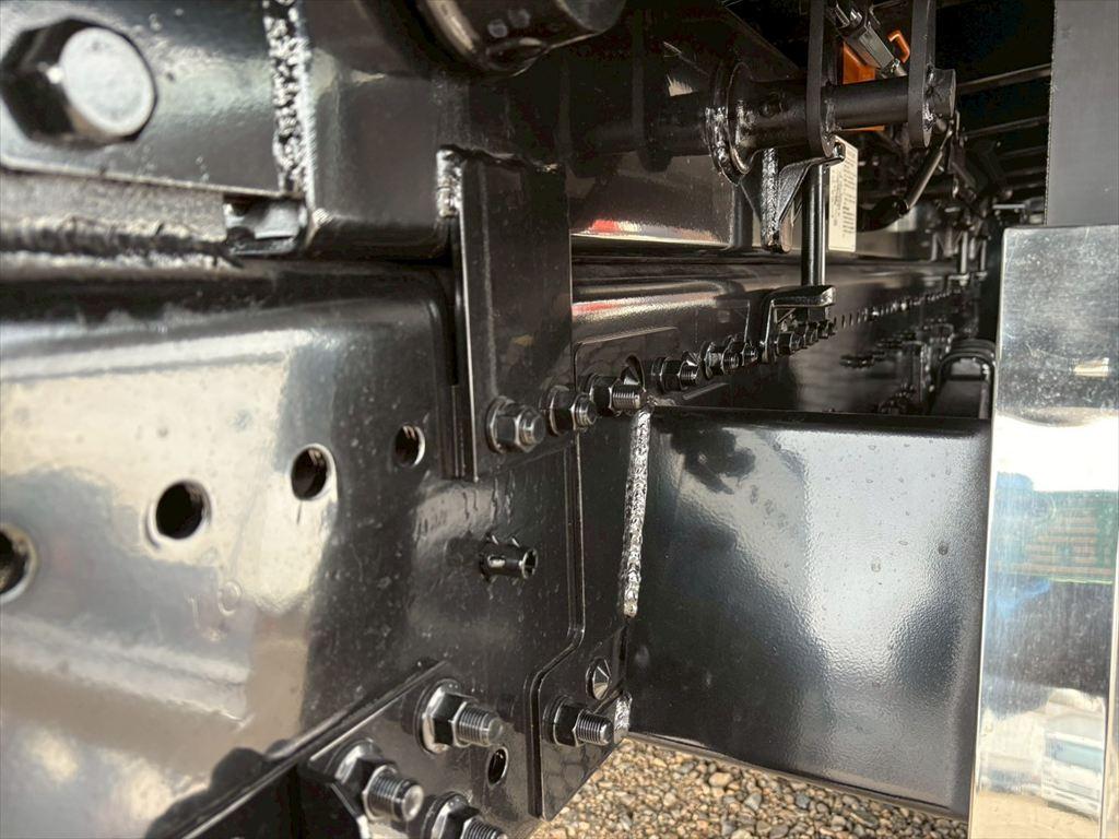 日野 プロフィア 2DG-FS1AJE(6x4)の写真16