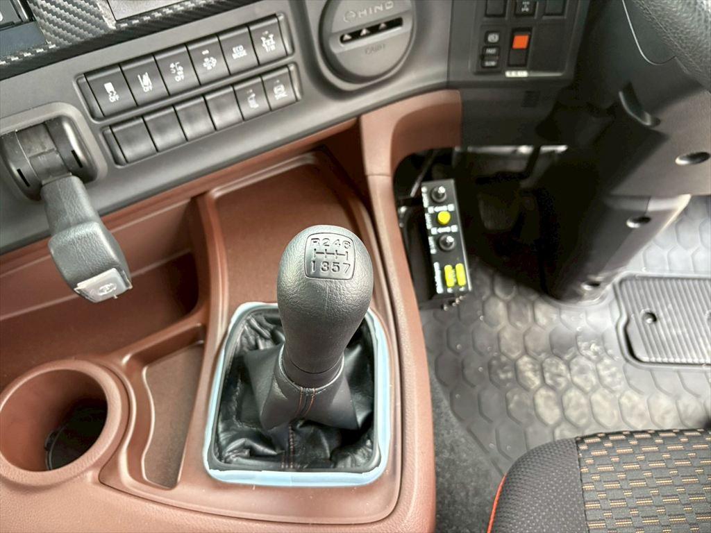 日野 プロフィア 2DG-FS1AJE(6x4)の写真23