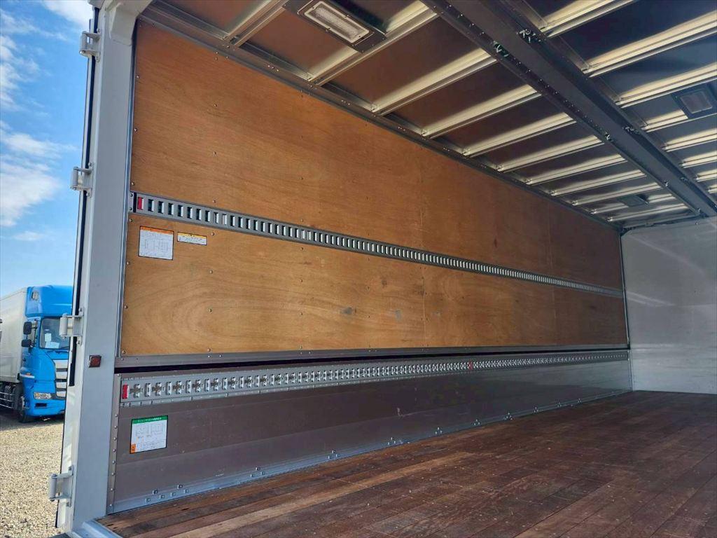 いすゞ フォワード 2RG-FTR90V4(2WD)の写真9