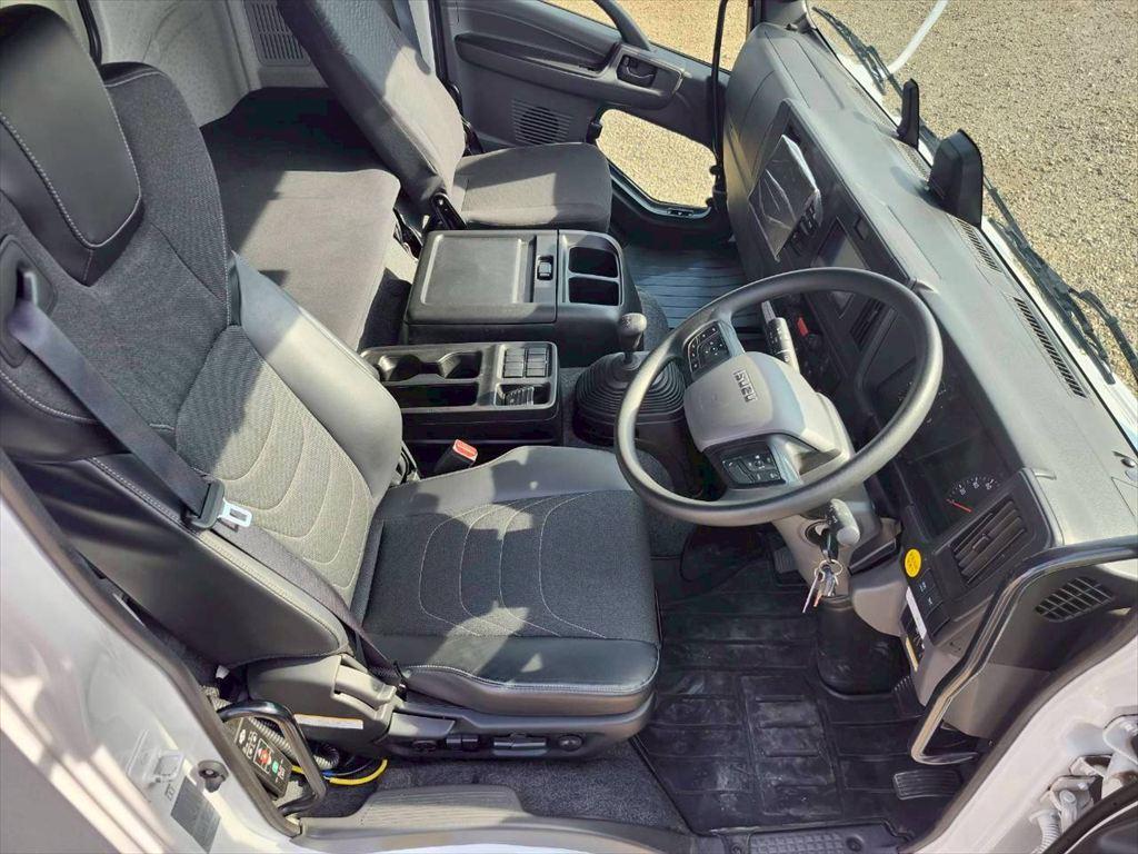 いすゞ フォワード 2RG-FTR90V4(2WD)の写真21