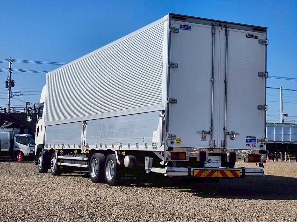 いすゞ ギガ 2PG-CYJ77C(8x4)の写真3