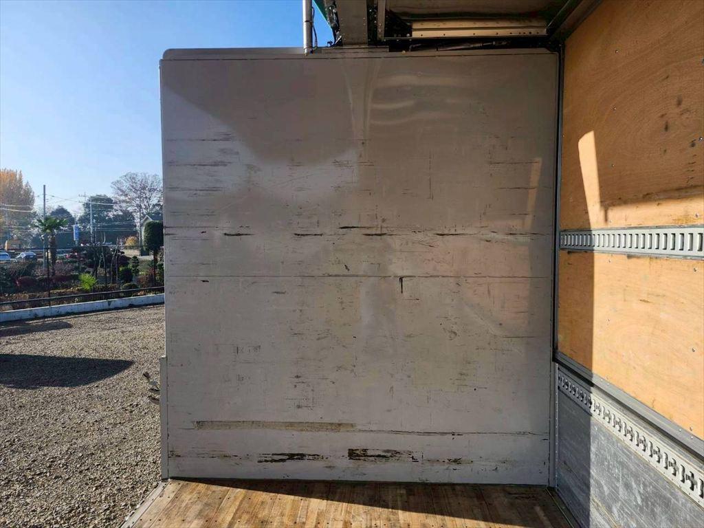 いすゞ ギガ 2PG-CYJ77C(8x4)の写真7