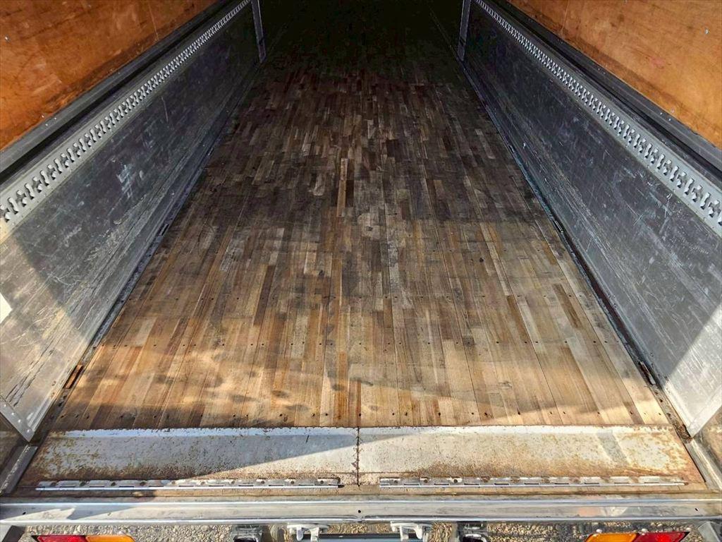 いすゞ ギガ 2PG-CYJ77C(8x4)の写真8