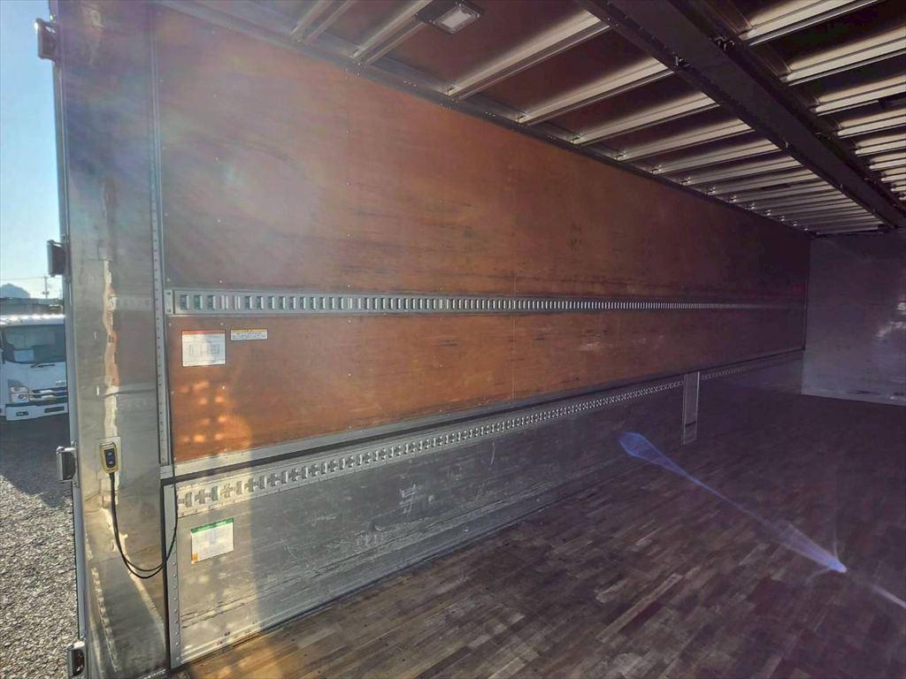 いすゞ ギガ 2PG-CYJ77C(8x4)の写真9