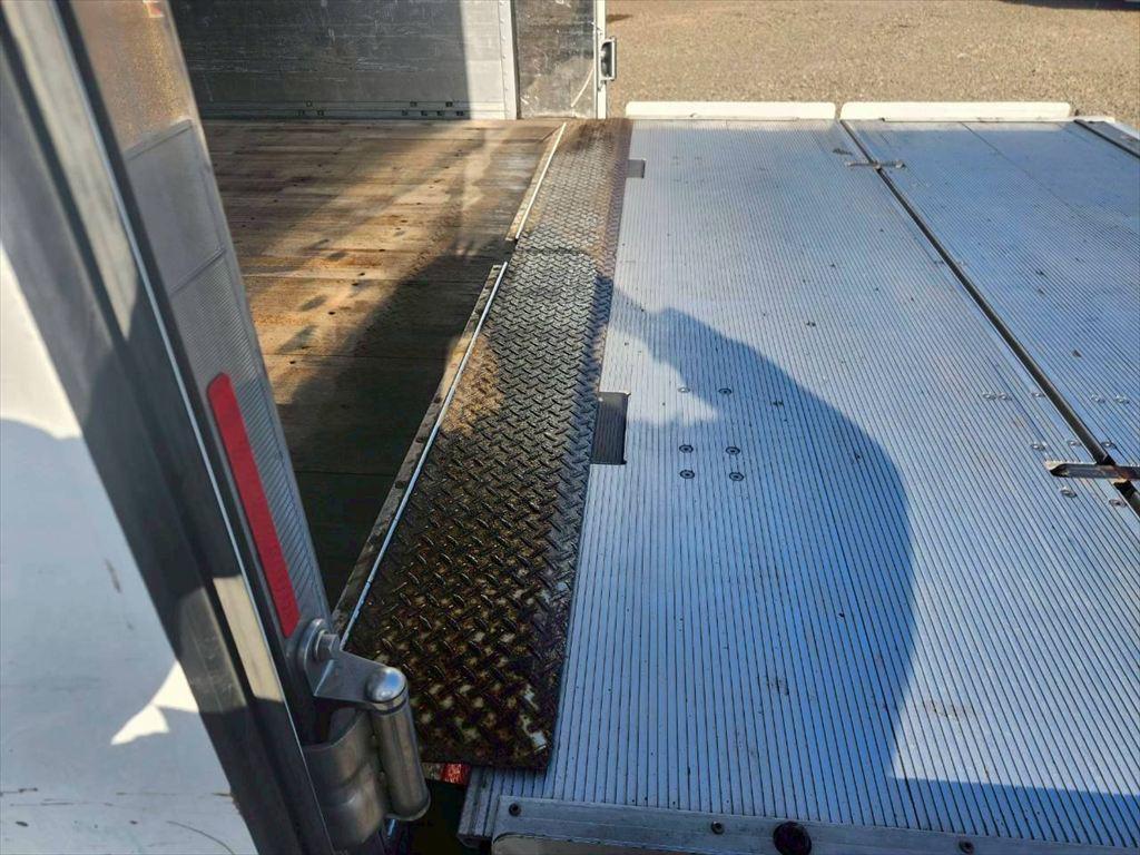 いすゞ ギガ 2PG-CYJ77C(8x4)の写真13