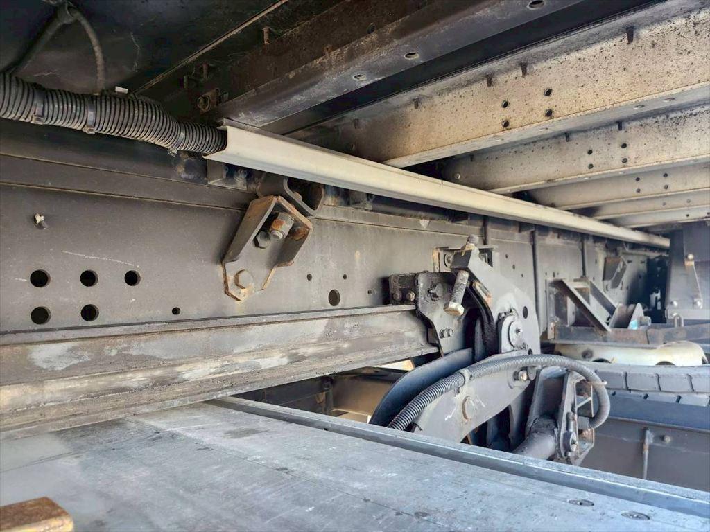 いすゞ ギガ 2PG-CYJ77C(8x4)の写真14