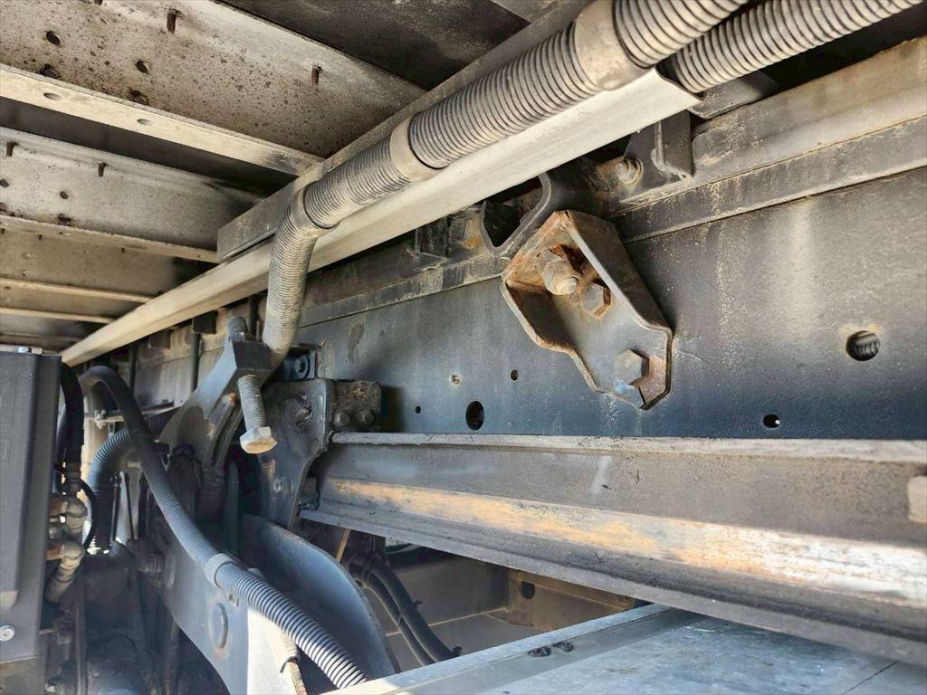 いすゞ ギガ 2PG-CYJ77C(8x4)の写真16