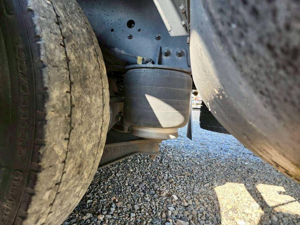 いすゞ ギガ 2PG-CYJ77C(8x4)の写真17