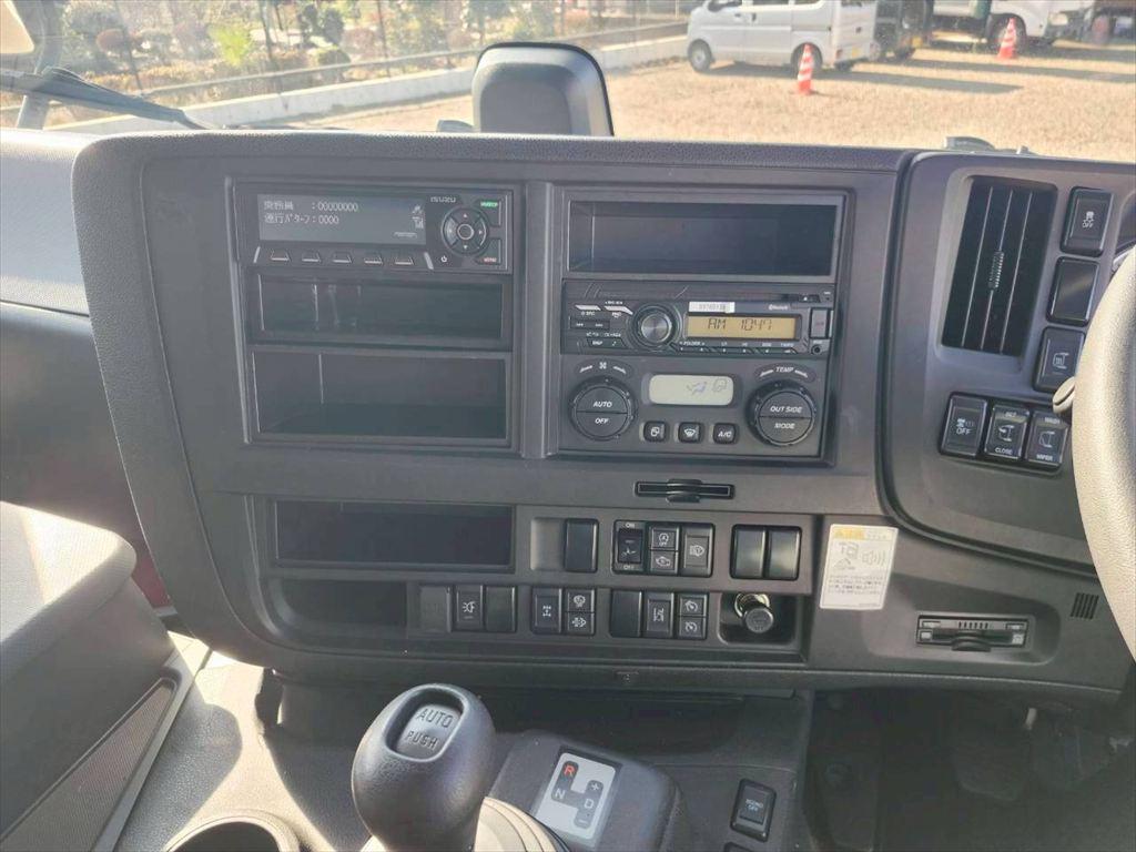 いすゞ ギガ 2PG-CYJ77C(8x4)の写真22
