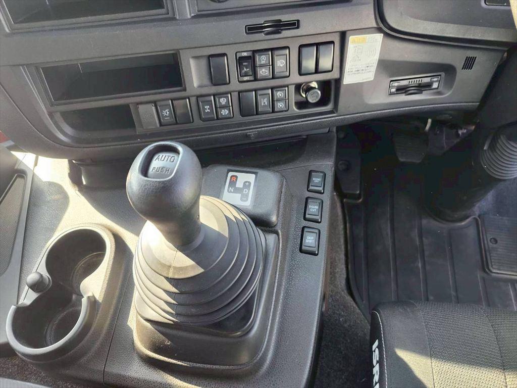 いすゞ ギガ 2PG-CYJ77C(8x4)の写真23