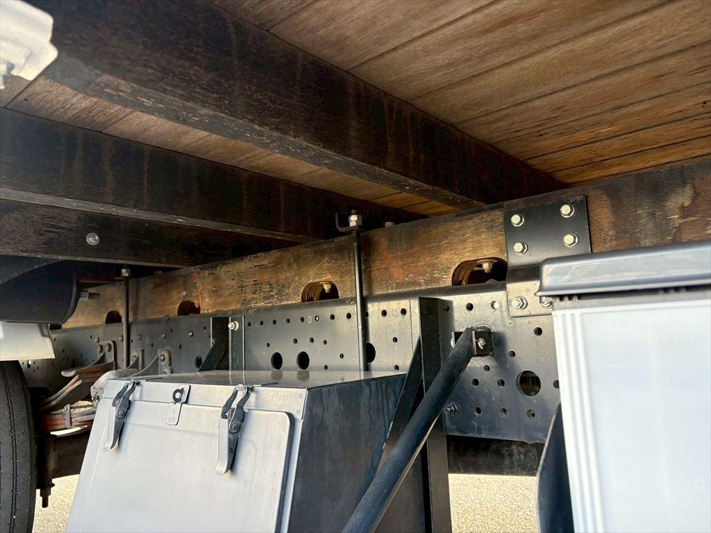 いすゞ フォワード 2PG-FRR90S2(2WD)の写真17