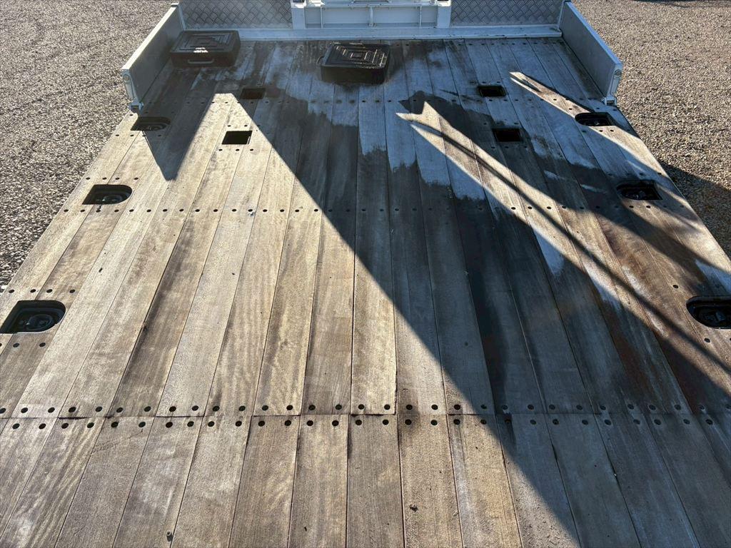 いすゞ ギガ 2PG-CYH77D(8x4)の写真9