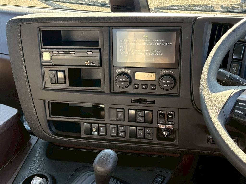 いすゞ ギガ 2PG-CYH77D(8x4)の写真22