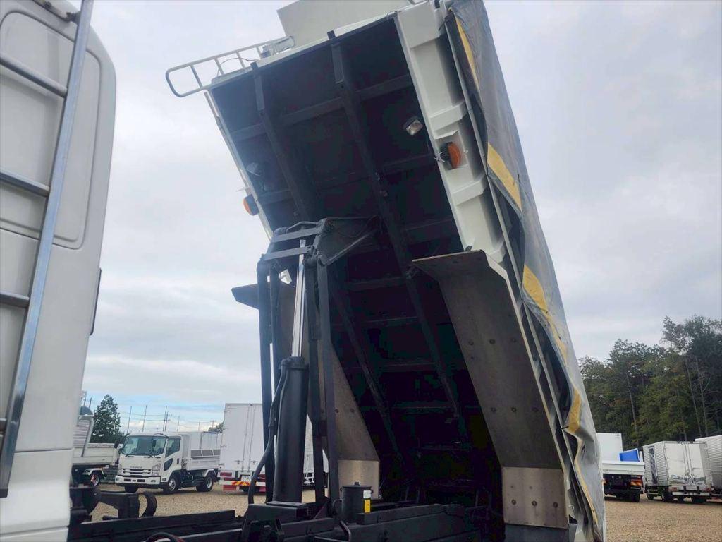 日野 プロフィア LKG-FS1AKAA(6x4)の写真13