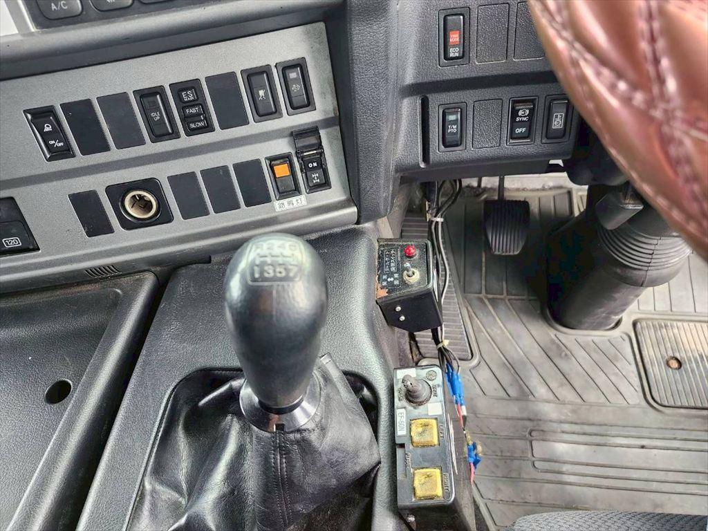 日野 プロフィア LKG-FS1AKAA(6x4)の写真23