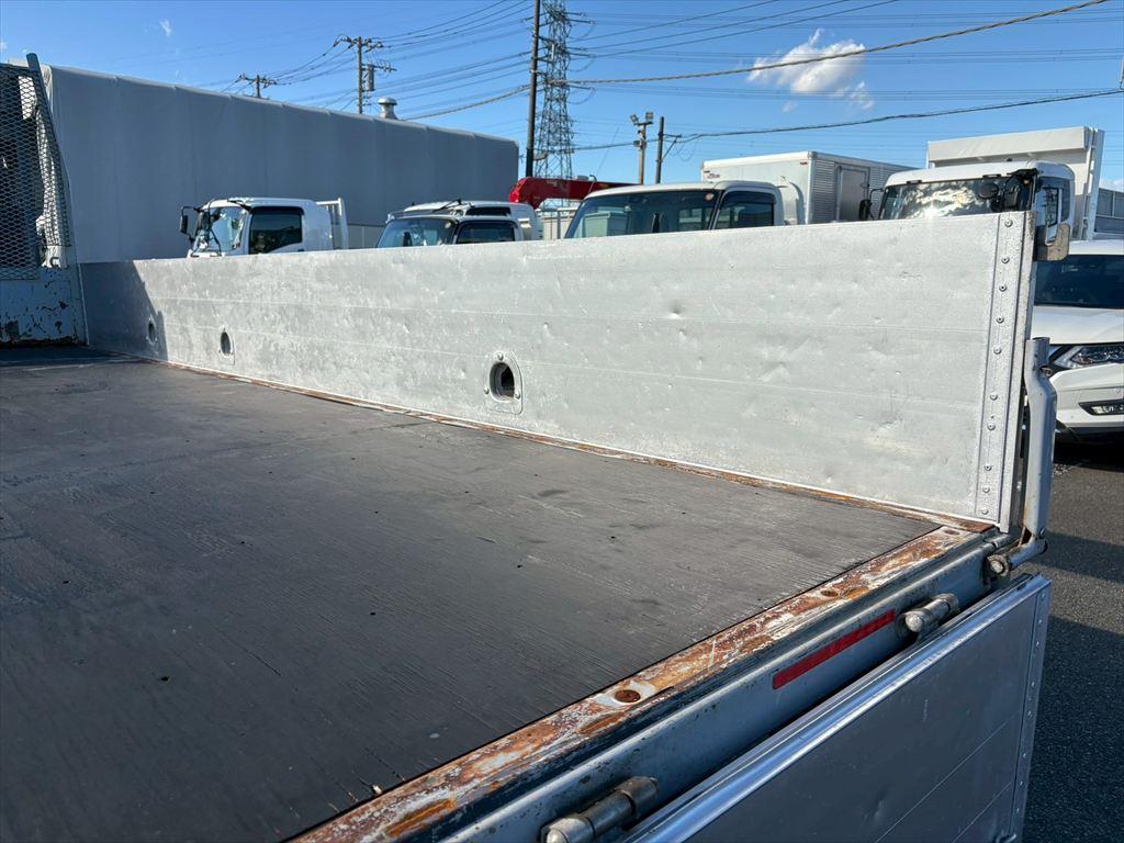 いすゞ エルフ 2RG-NPR88YN(2WD)の写真10