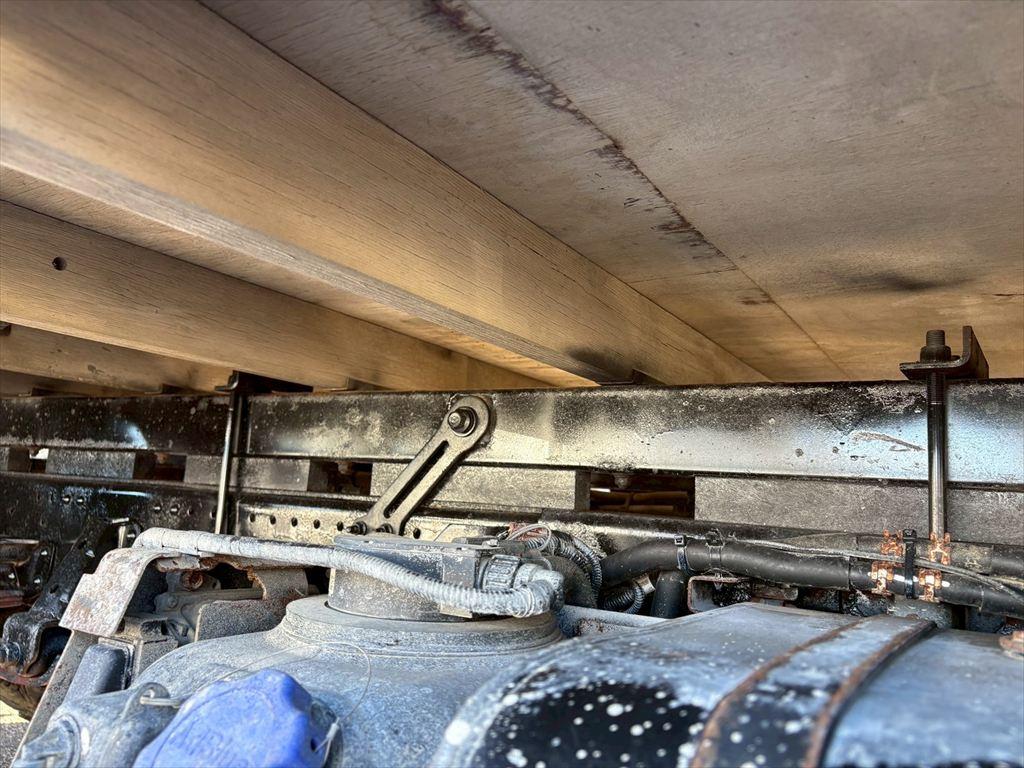 いすゞ エルフ 2RG-NPR88YN(2WD)の写真17