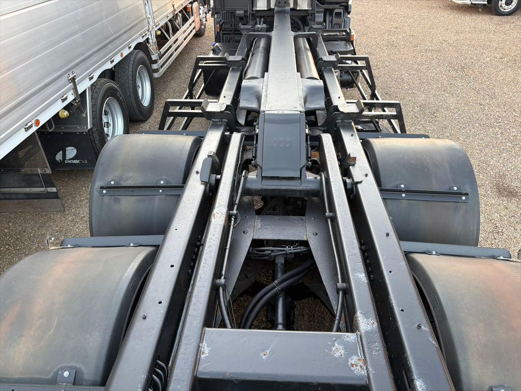 日野 プロフィア QKG-FS1EWBA(6x4)の写真8