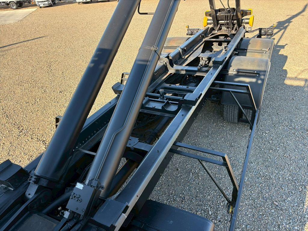 日野 プロフィア QKG-FS1EWBA(6x4)の写真11