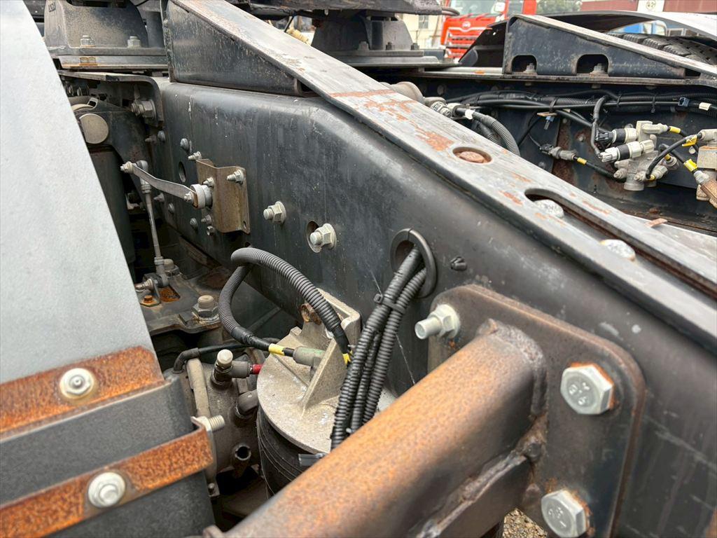 いすゞ ギガ QKG-EXD52BD(2WD)の写真15