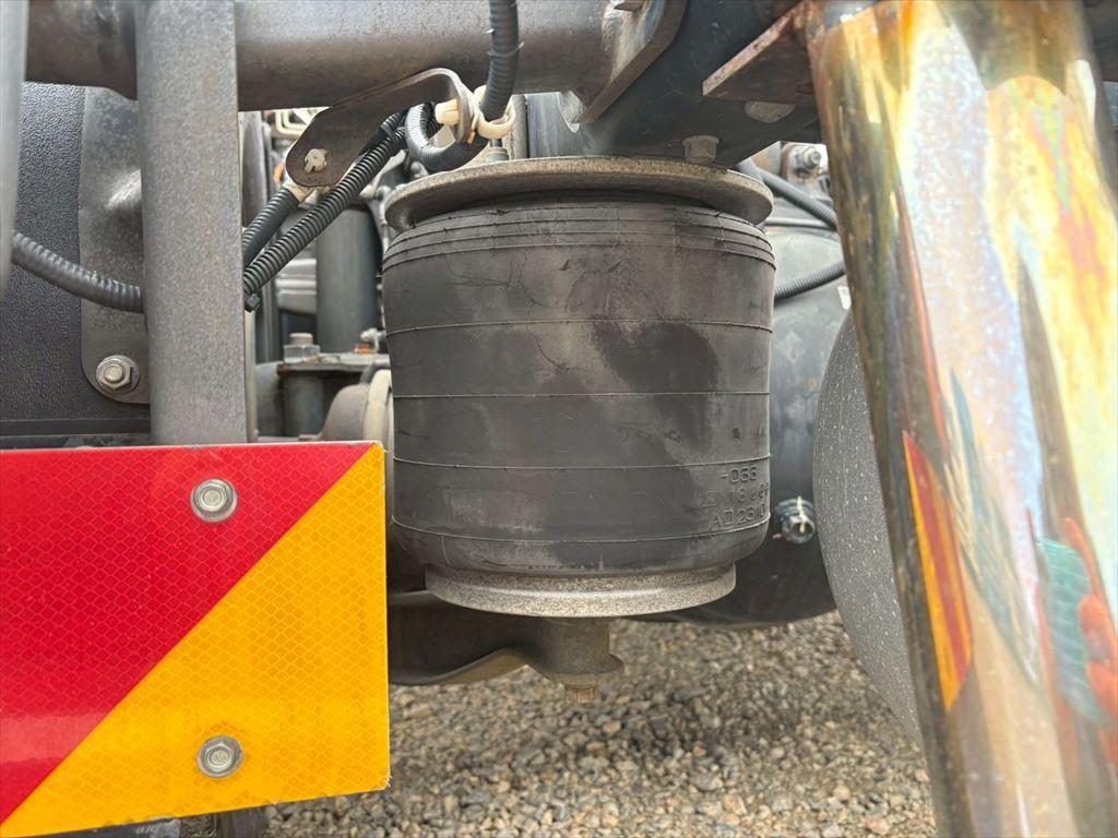 いすゞ ギガ QKG-EXD52BD(2WD)の写真17