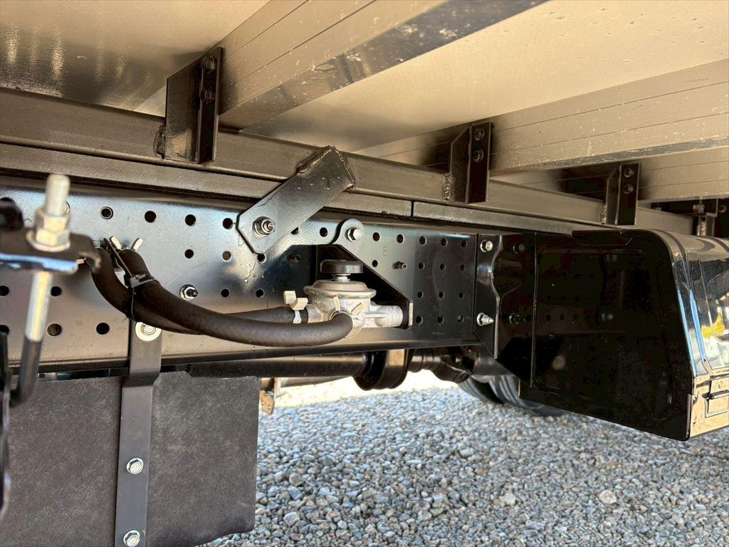 いすゞ エルフ 2TG-NPR88AM(2WD)の写真16