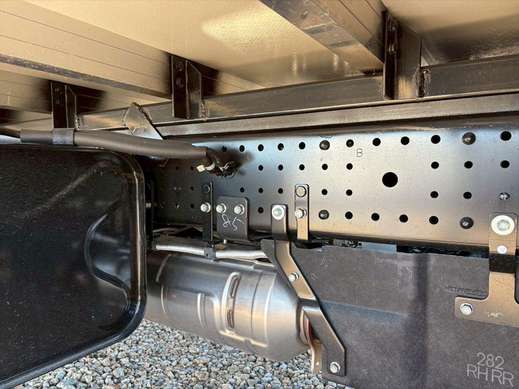 いすゞ エルフ 2TG-NPR88AM(2WD)の写真17