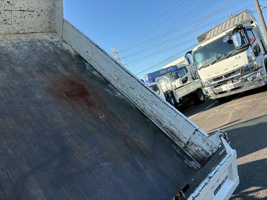 いすゞ エルフ 2RG-NJR88AN(2WD)の写真10