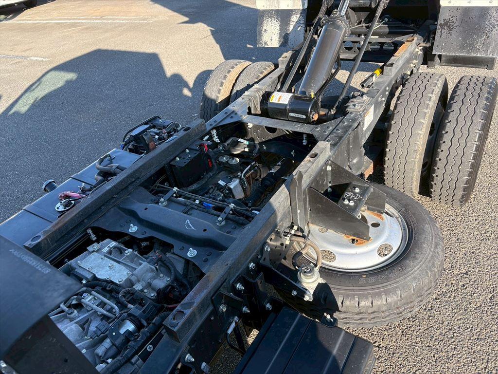 いすゞ エルフ 2RG-NJR88AN(2WD)の写真16