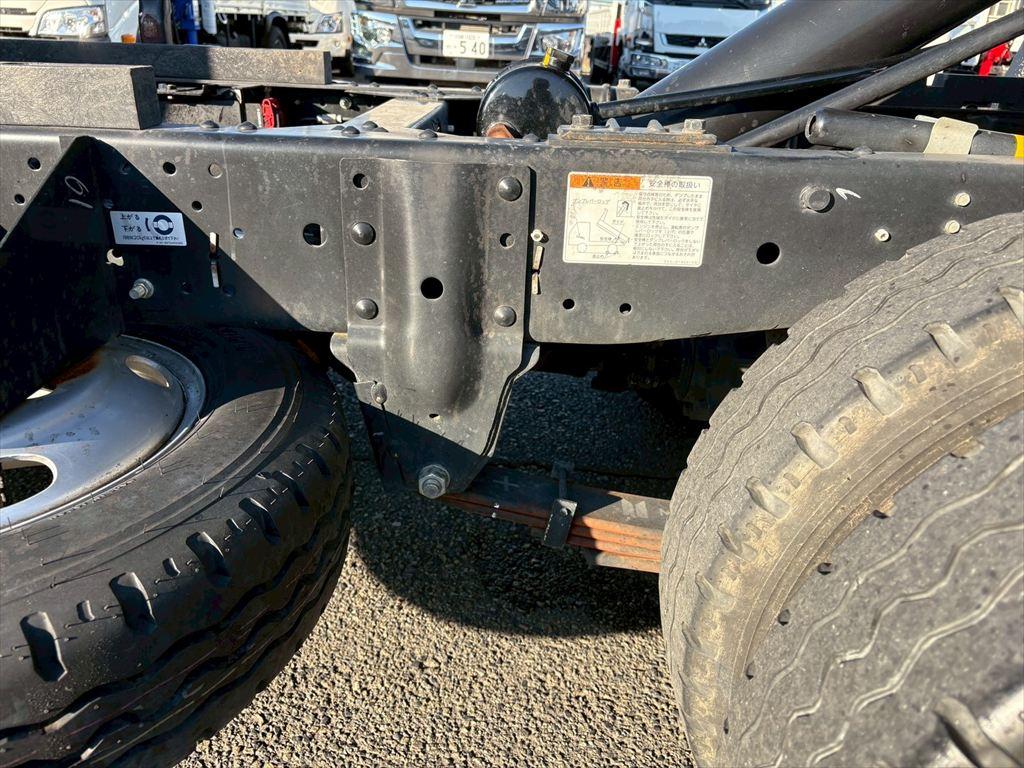 いすゞ エルフ 2RG-NJR88AN(2WD)の写真17