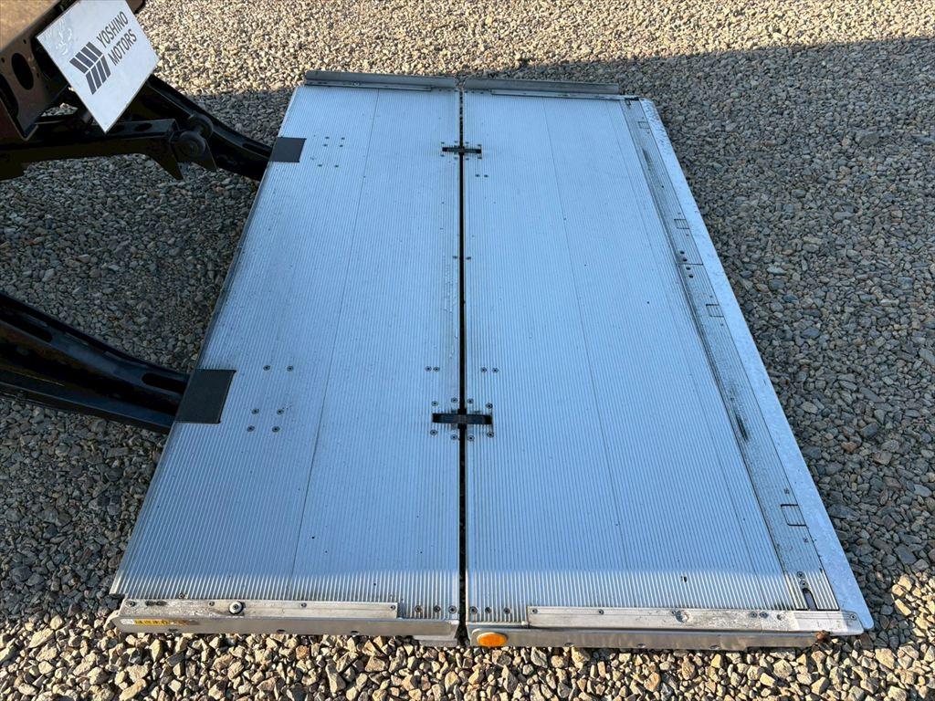 日野 プロフィア QPG-FR1EXEG(6x2)の写真12