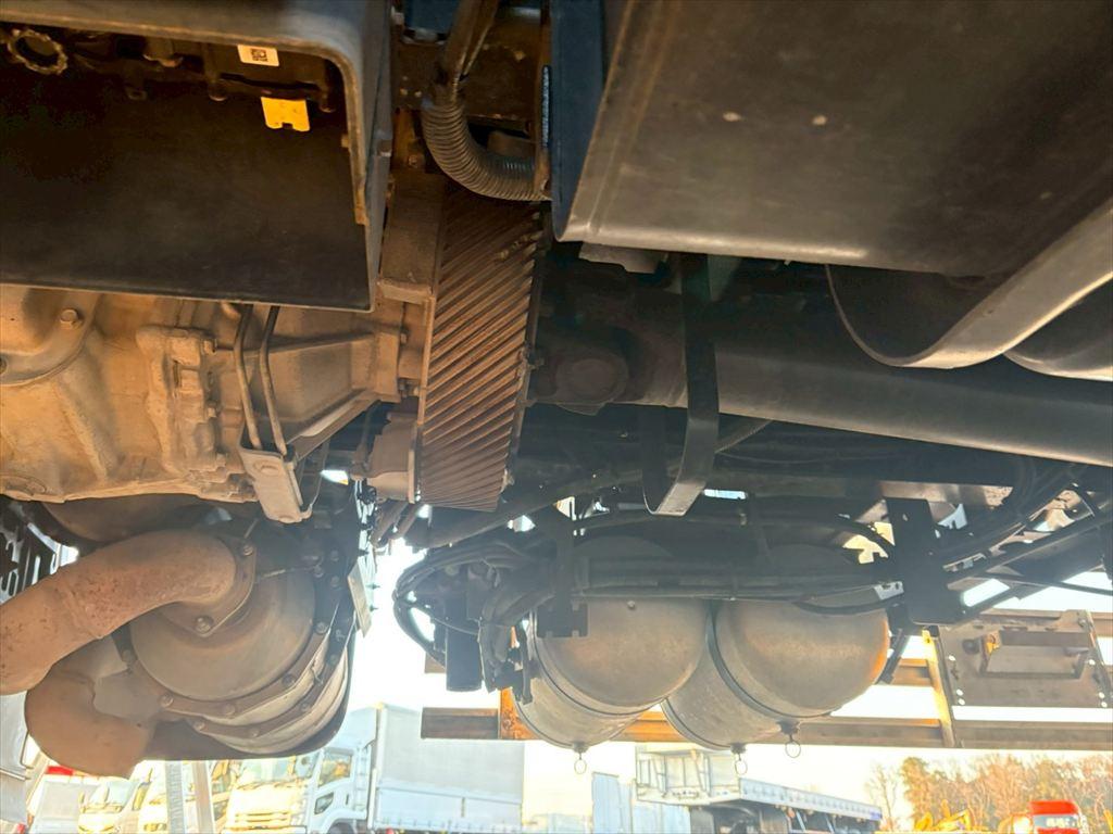 日野 プロフィア QPG-FR1EXEG(6x2)の写真17