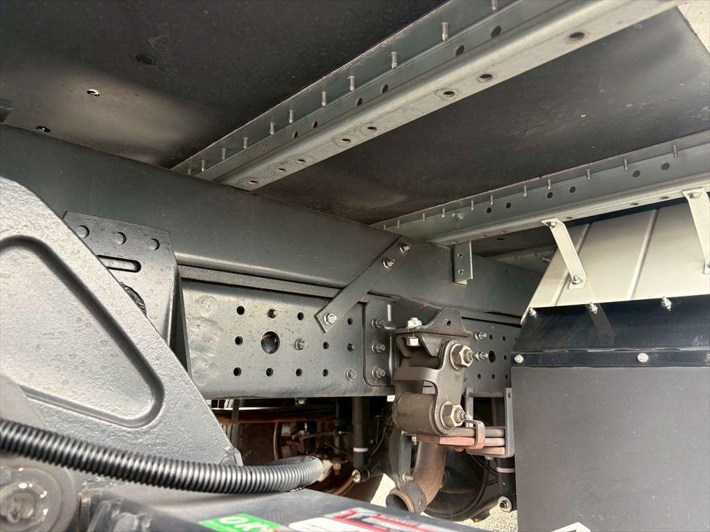 三菱 キャンター 2RG-FEAV0(2WD)の写真16