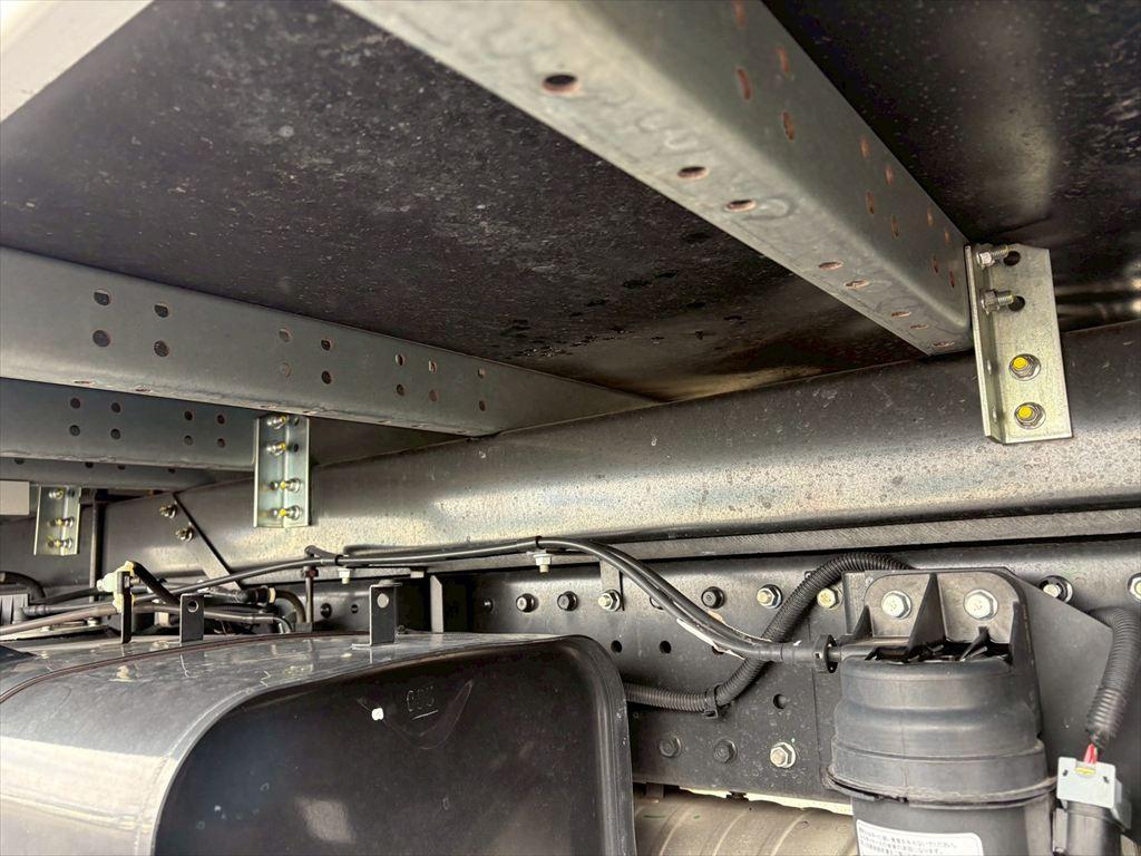 三菱 キャンター 2RG-FEAV0(2WD)の写真17