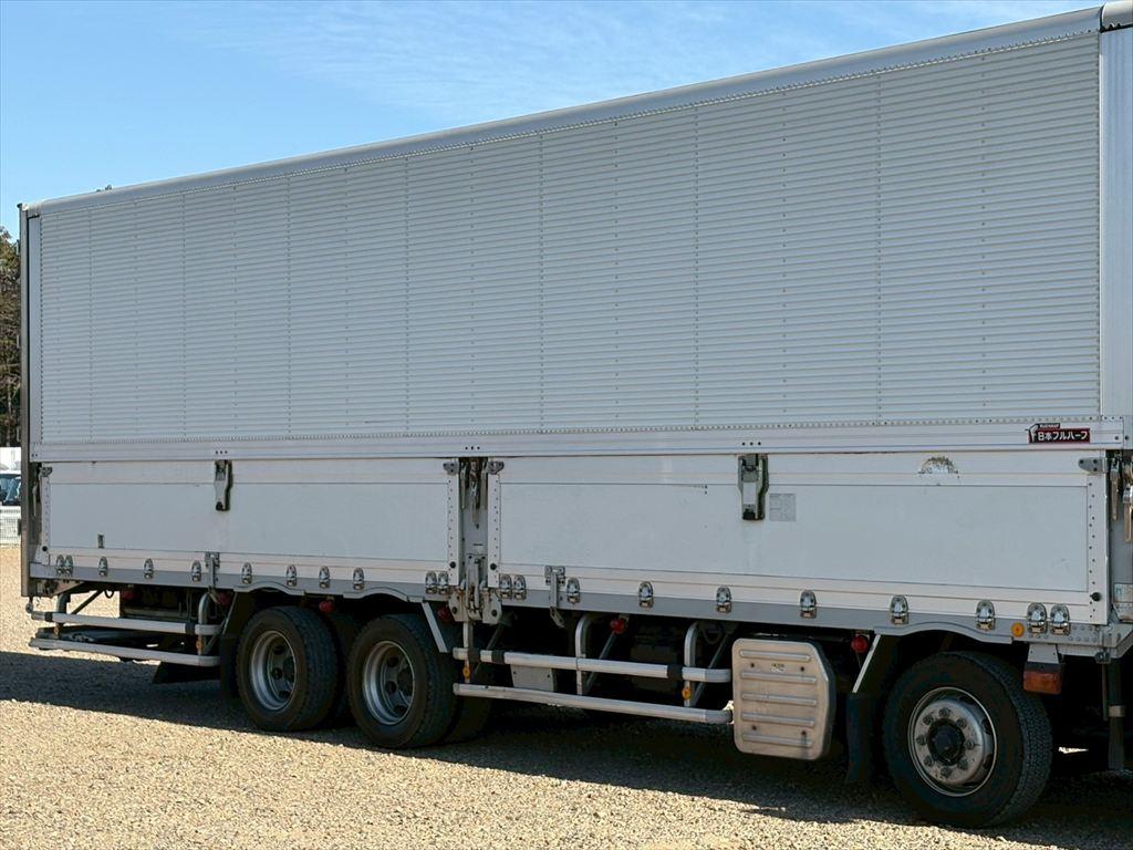 いすゞ ギガ QKG-CYJ77A(8x4)の写真5