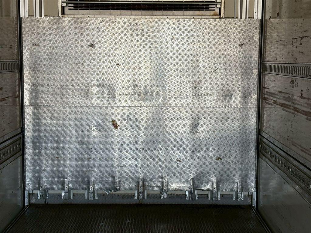 いすゞ ギガ QKG-CYJ77A(8x4)の写真7