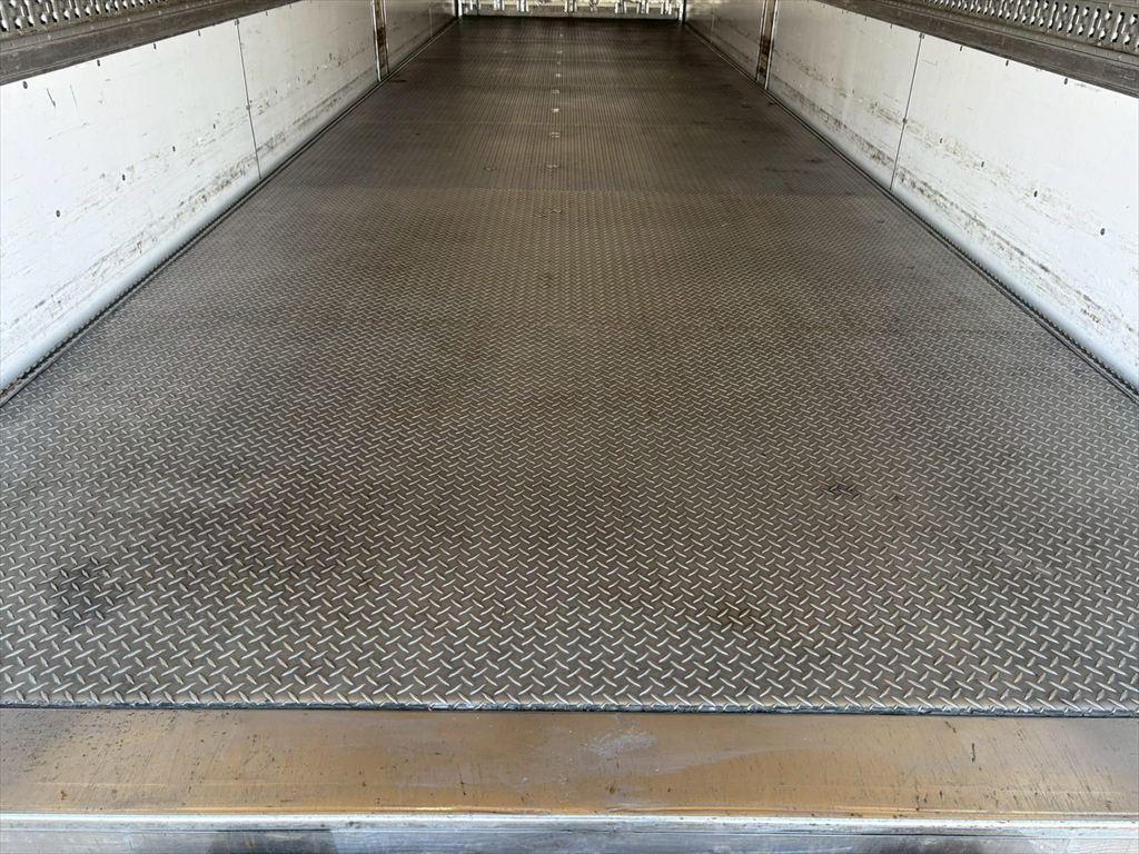 いすゞ ギガ QKG-CYJ77A(8x4)の写真8