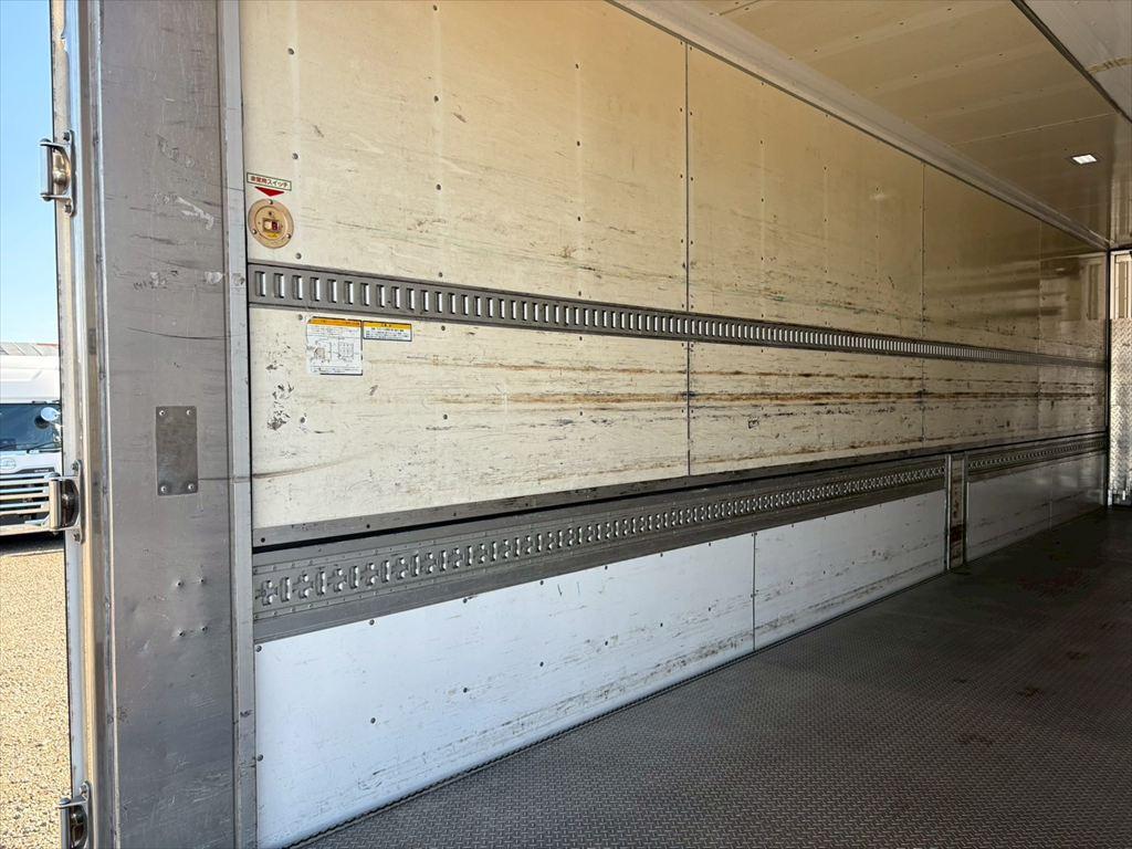 いすゞ ギガ QKG-CYJ77A(8x4)の写真9