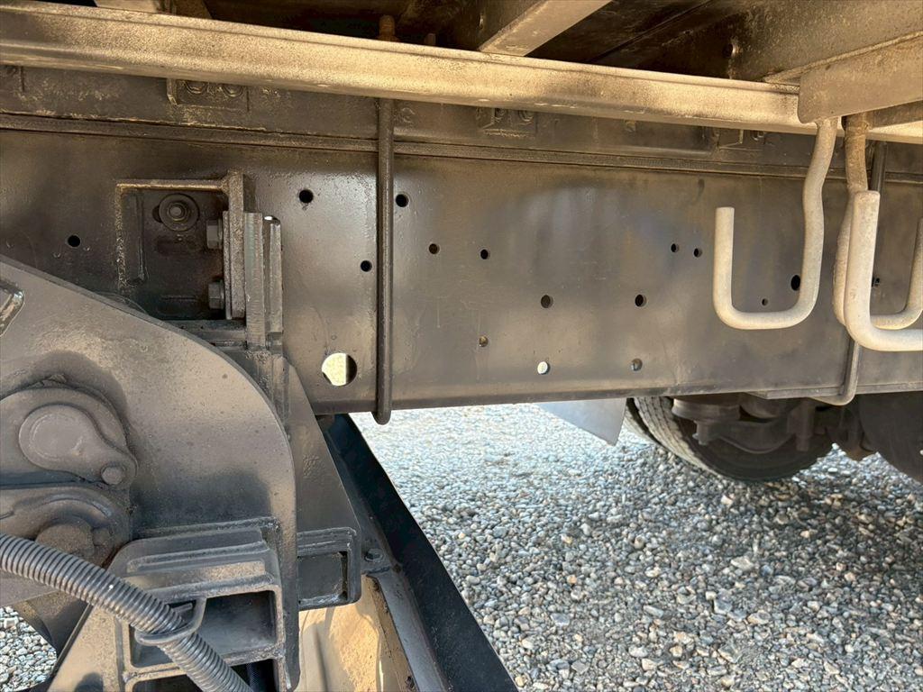 いすゞ ギガ QKG-CYJ77A(8x4)の写真16