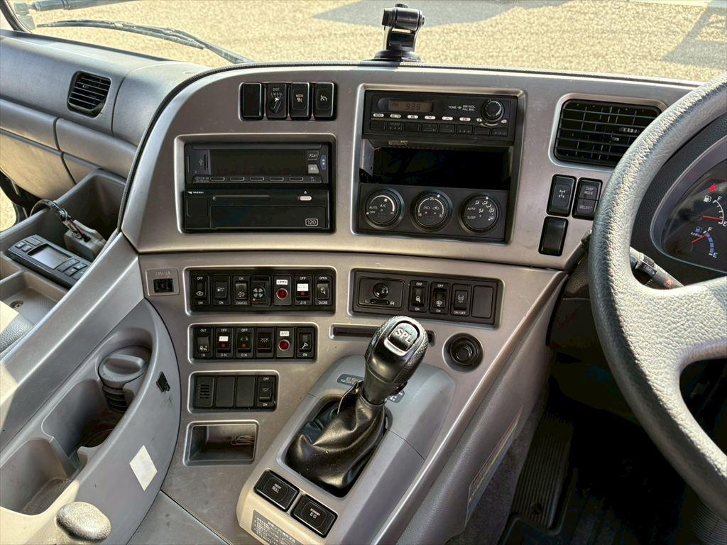 UD クオン QKG-CG5ZA(8x4)の写真22